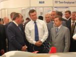 Премьер-министр Украины Виктор Янукович на стенде Государственного авиастроительного концерна «Авиация Украины»